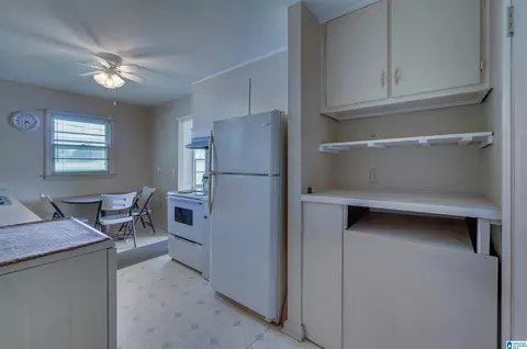Kitchen - 203 Parrish Ave, Clanton, AL 35045 photo 4 of 5