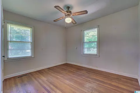 Bedroom - 203 Parrish Ave, Clanton, AL 35045 photo 3 of 5