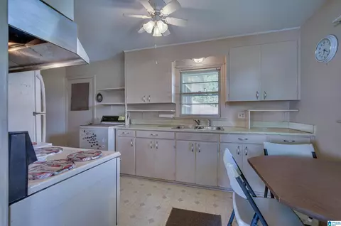 Kitchen - 203 Parrish Ave, Clanton, AL 35045 photo 1 of 5