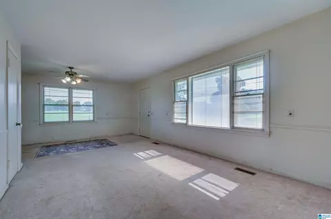 Living - 203 Parrish Ave, Clanton, AL 35045 photo 4 of 4