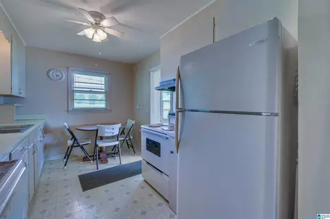Kitchen - 203 Parrish Ave, Clanton, AL 35045 photo 5 of 5