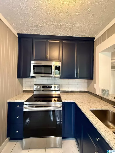 Kitchen - 1006 2nd Ave N, Clanton, AL 35045 photo 2 of 7