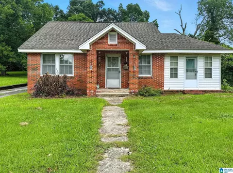 Exterior - 1006 2nd Ave N, Clanton, AL 35045 photo 1 of 2