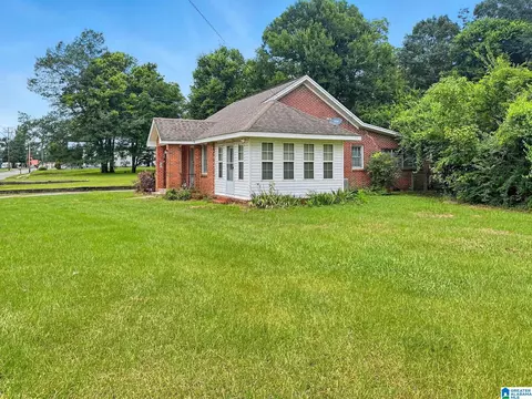 Exterior - 1006 2nd Ave N, Clanton, AL 35045 photo 2 of 2