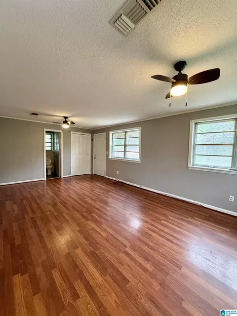 Living - 1006 2nd Ave N, Clanton, AL 35045 photo 1 of 2