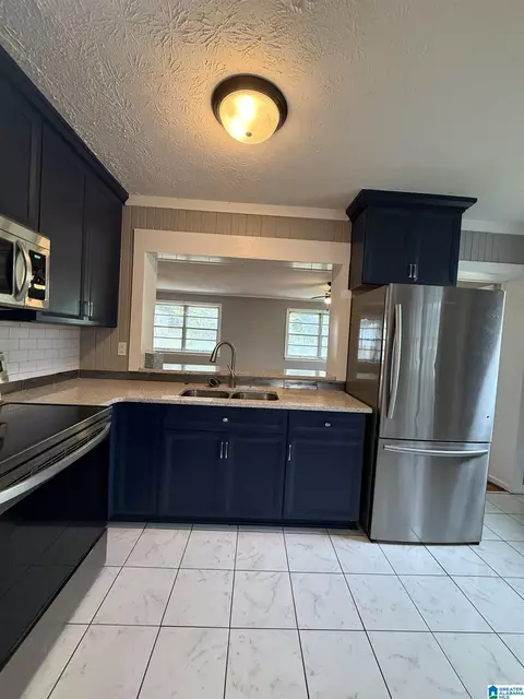 Kitchen - 1006 2nd Ave N, Clanton, AL 35045 photo 3 of 7