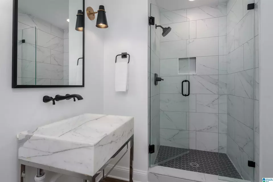 Bath - 601 Greensboro Ave #500, Tuscaloosa, AL 35401 photo 3 of 9