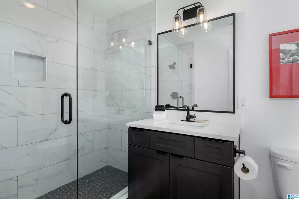 Bath - 601 Greensboro Ave #500, Tuscaloosa, AL 35401 photo 8 of 9