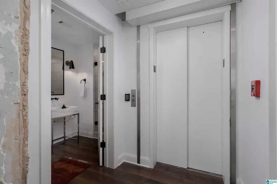 Entry Way - 601 Greensboro Ave #500, Tuscaloosa, AL 35401 photo 1 of 3