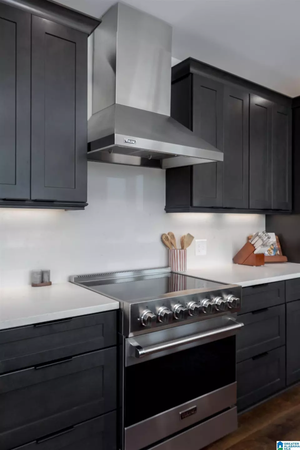 Kitchen - 601 Greensboro Ave #500, Tuscaloosa, AL 35401 photo 10 of 11