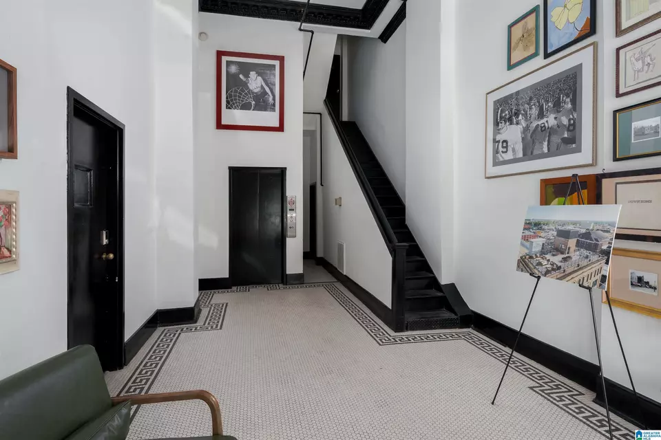 Entry Way - 601 Greensboro Ave #500, Tuscaloosa, AL 35401 photo 3 of 3