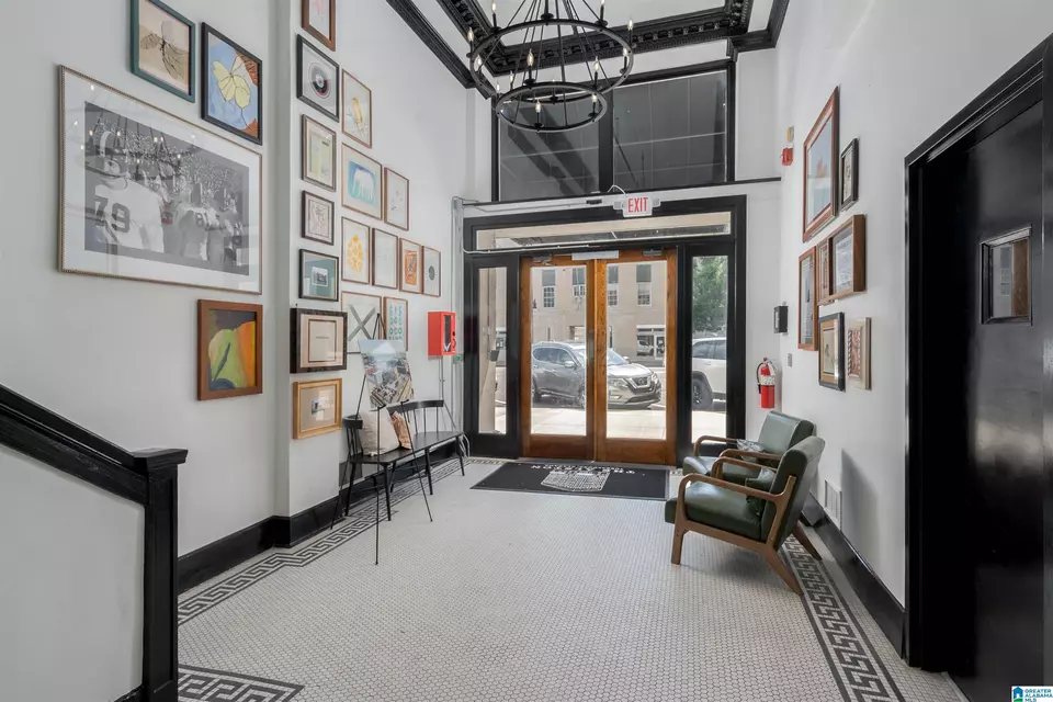 Entry Way - 601 Greensboro Ave #500, Tuscaloosa, AL 35401 photo 2 of 3