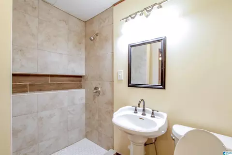 1407 8th St N, Clanton, AL 35045 photo 8