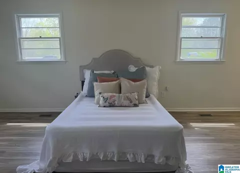 Bedroom - 32807 Highway 31, Calera, AL 35040 photo 3 of 9