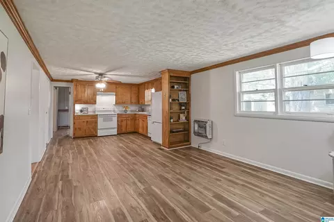 Living - 32807 Highway 31, Calera, AL 35040 photo 12 of 13