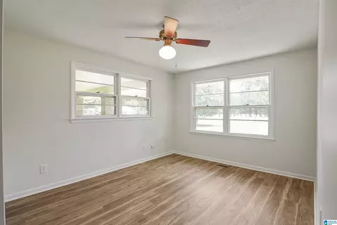 Bedroom - 32807 Highway 31, Calera, AL 35040 photo 5 of 9