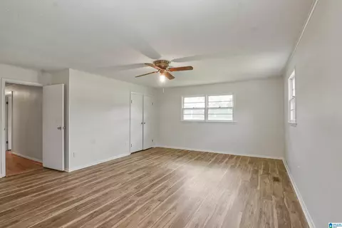 Bedroom - 32807 Highway 31, Calera, AL 35040 photo 4 of 9