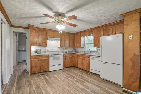 Kitchen - 32807 Highway 31, Calera, AL 35040 photo 1 of 1