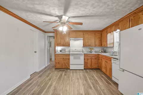 Entry Way - 32807 Highway 31, Calera, AL 35040 photo 2 of 4