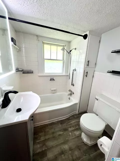 Bath - 703 Hand St, Clanton, AL 35045 photo 1 of 1