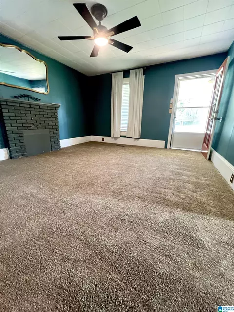 Living - 703 Hand St, Clanton, AL 35045 photo 2 of 2