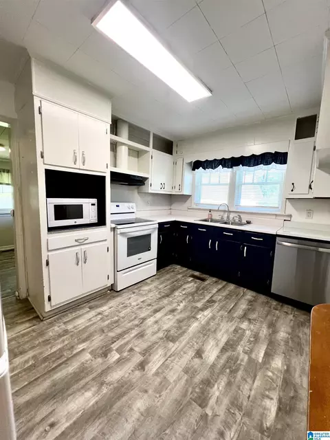 Kitchen - 703 Hand St, Clanton, AL 35045 photo 1 of 3