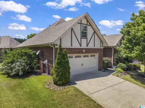 471 River Oaks Ln, Helena, AL 35080