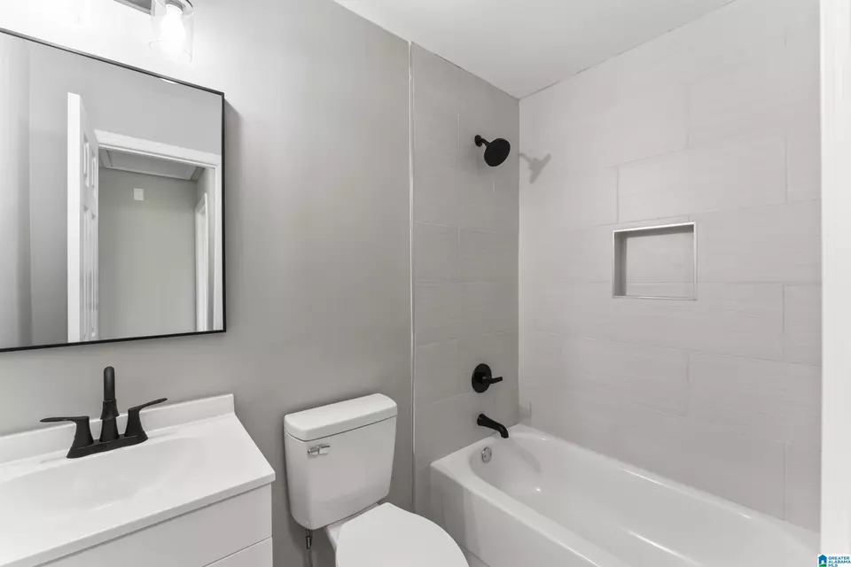 Bath - 3012 2nd St, Trussville, AL 35173 photo 1 of 2