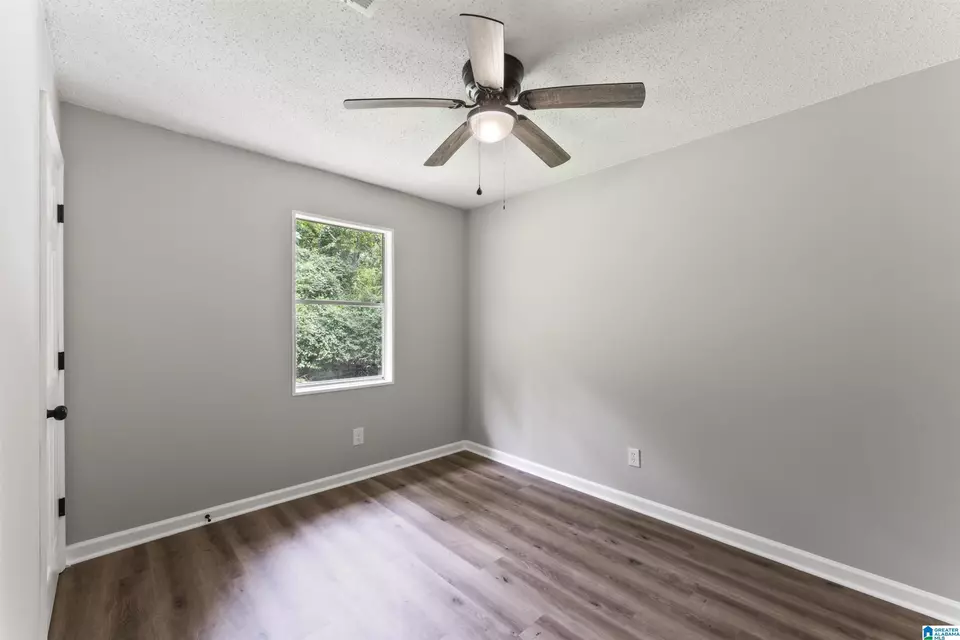Bedroom - 3012 2nd St, Trussville, AL 35173 photo 3 of 4
