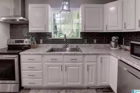 Kitchen - 106 Deer St, Jasper, AL 35504 photo 3 of 5