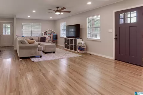 Living - 106 Deer St, Jasper, AL 35504 photo 1 of 1