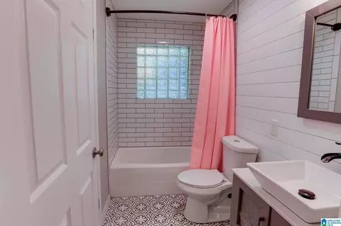 Bath - 106 Deer St, Jasper, AL 35504 photo 1 of 1
