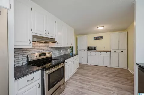 Kitchen - 100 Camille Ct, Clanton, AL 35045 photo 5 of 7