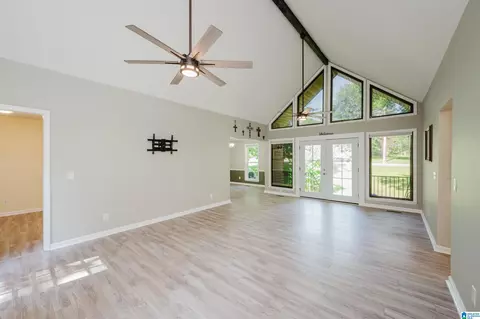 Living - 100 Camille Ct, Clanton, AL 35045 photo 4 of 4