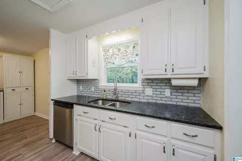 Kitchen - 100 Camille Ct, Clanton, AL 35045 photo 4 of 7