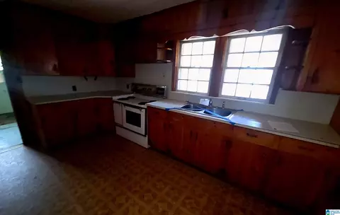 Kitchen - 464 Johnny Shipp Rd, Warrior, AL 35180 photo 2 of 2