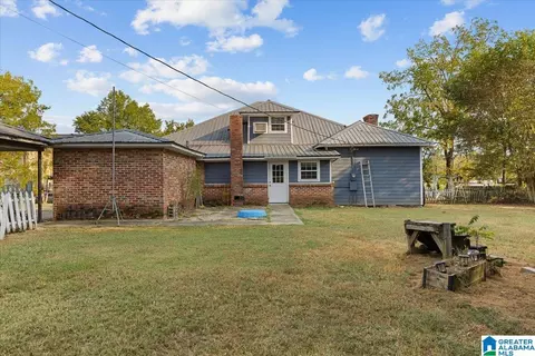 Exterior - 106 4th Ave E, Oneonta, AL 35121 photo 5 of 11