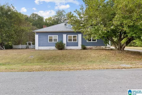 Exterior - 106 4th Ave E, Oneonta, AL 35121 photo 2 of 11