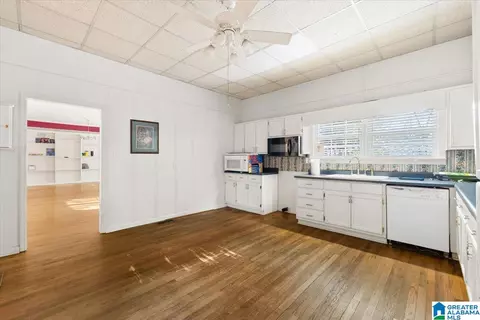 Kitchen - 106 4th Ave E, Oneonta, AL 35121 photo 2 of 4
