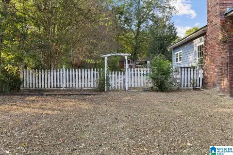 Exterior - 106 4th Ave E, Oneonta, AL 35121 photo 4 of 11