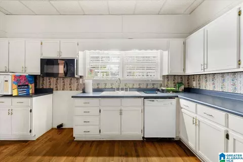 Kitchen - 106 4th Ave E, Oneonta, AL 35121 photo 3 of 4