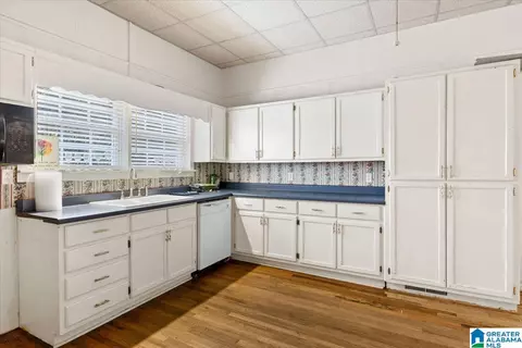 Kitchen - 106 4th Ave E, Oneonta, AL 35121 photo 4 of 4