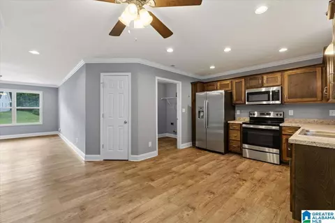 Entry Way - 85 Trinity Ln, Oneonta, AL 35121 photo 3 of 7