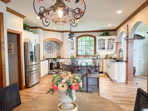 1015 River Oaks Dr, Cropwell, AL 35054