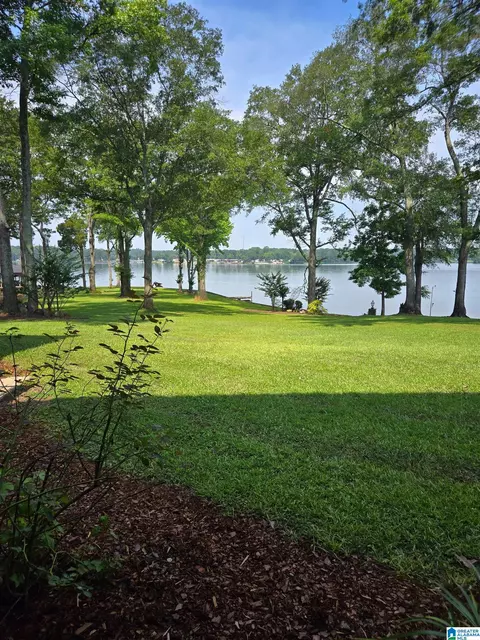 1015 River Oaks Dr, Cropwell, AL 35054