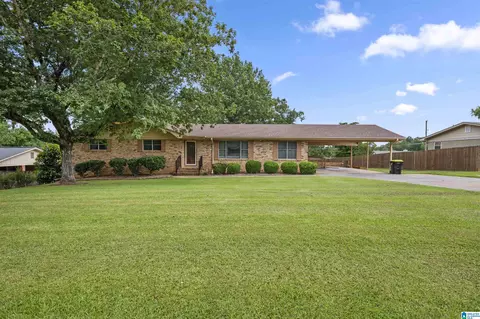1002 Kingston Dr, Sylacauga, AL 35151