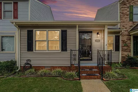 1524 Cambridge Pl, Anniston, AL 36207