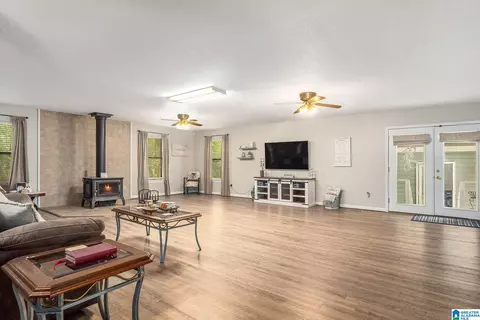 Living - 104 Adriane Dr, Clanton, AL 35045 photo 2 of 3