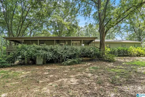 Exterior - 104 Adriane Dr, Clanton, AL 35045 photo 2 of 9