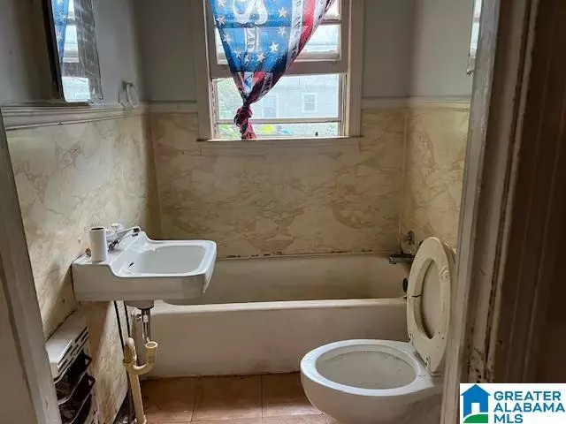 Bath - 504 Lancaster St E, Talladega, AL 35160 photo 1 of 1